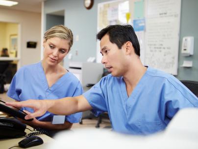 A nurse teaching a collegue 